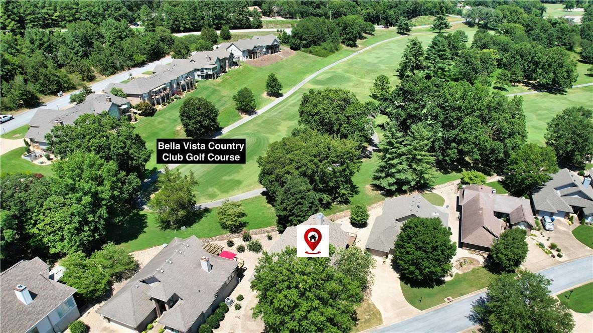 Image 3: The home backs up to the 7th green of the Bella Vi