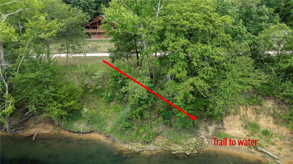 Image 4: Trail down to the water.