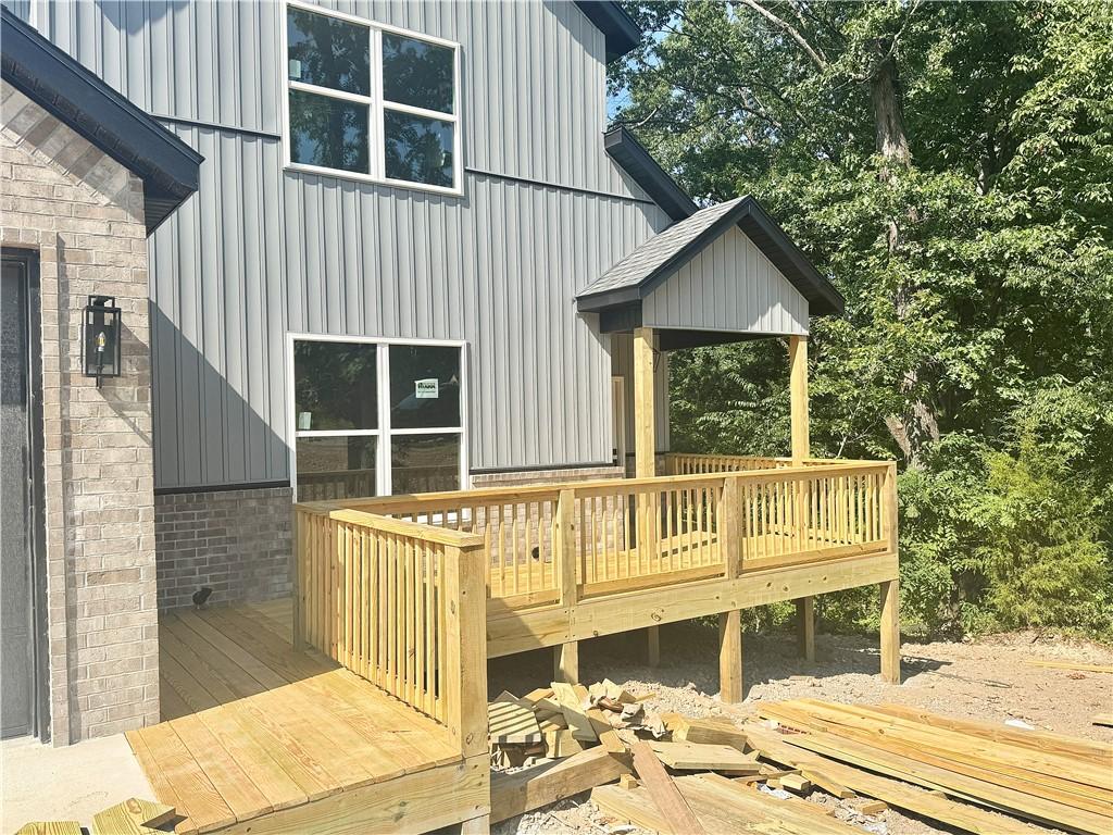 Image 2: Large porch to relax on
