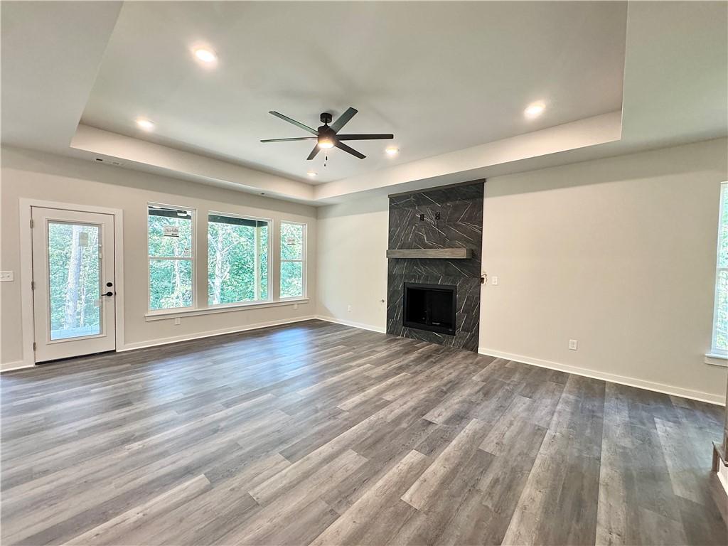 Image 3: Awesome open floorplan