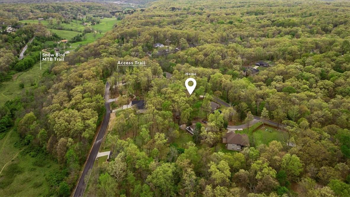 Image 2: Enjoy a private entrance from the street to Snowbi