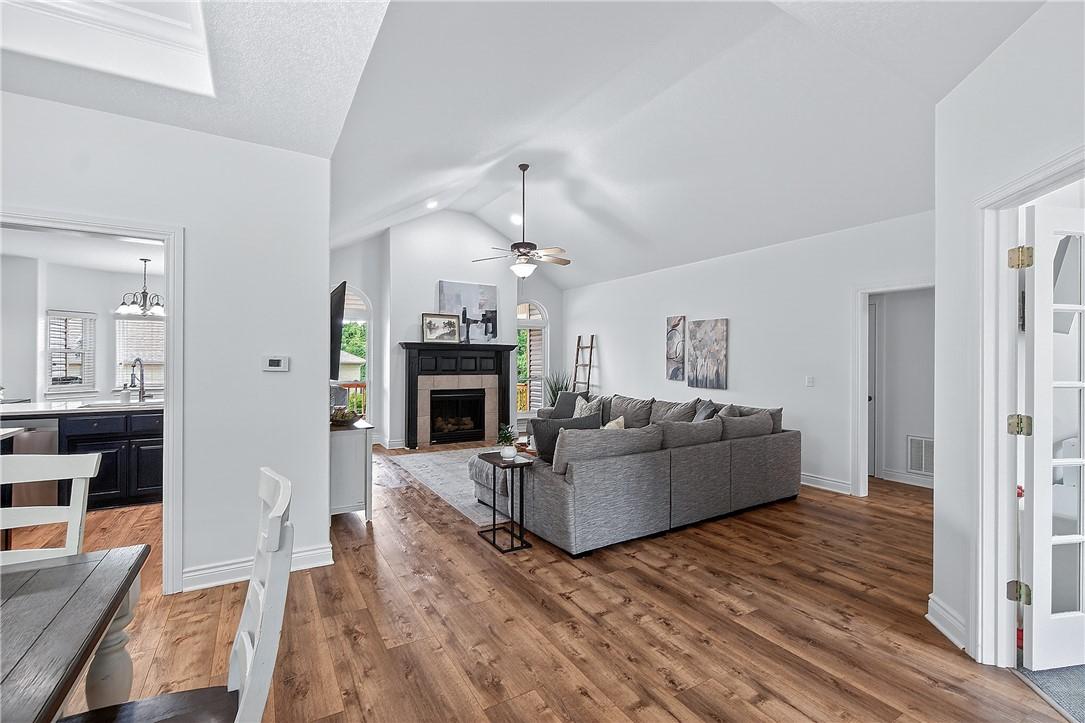 Image 2: Tall ceilings, spacious layout. Lots of natural li