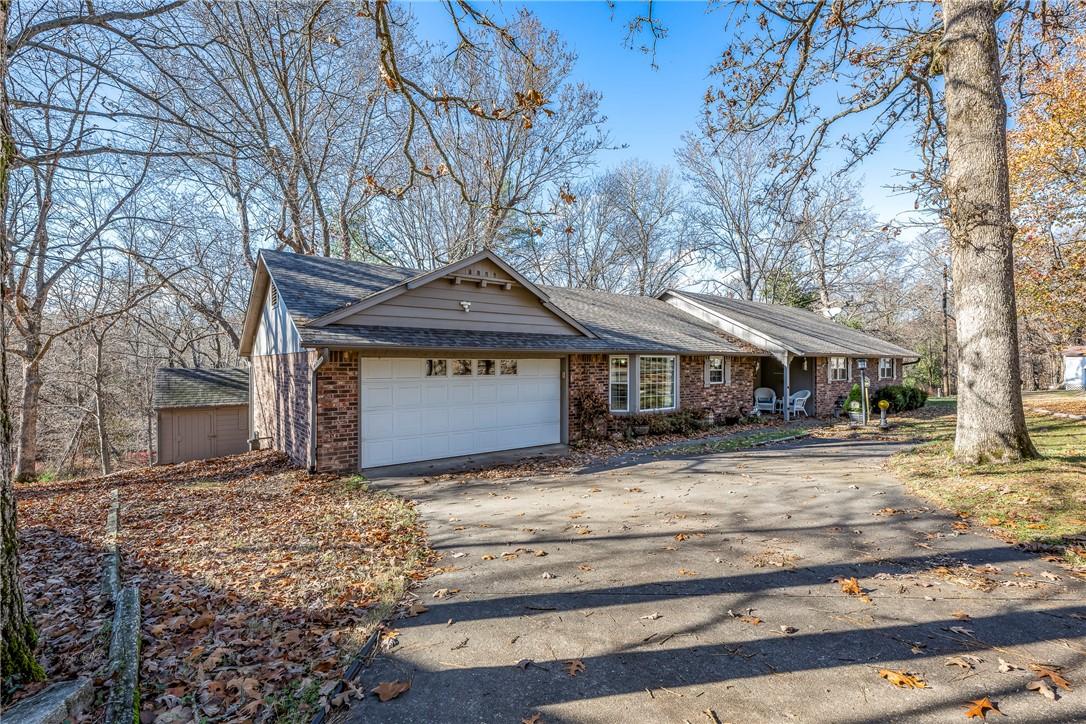 Image 1: Brick Home 10 minutes from Prairie Creek Marina!