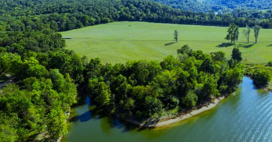 Image 2: Table Rock Lake peninsula on 22 acres with several