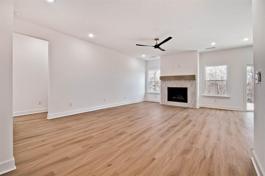 Image 3: Sample Photo - same floor plan, final finishes may