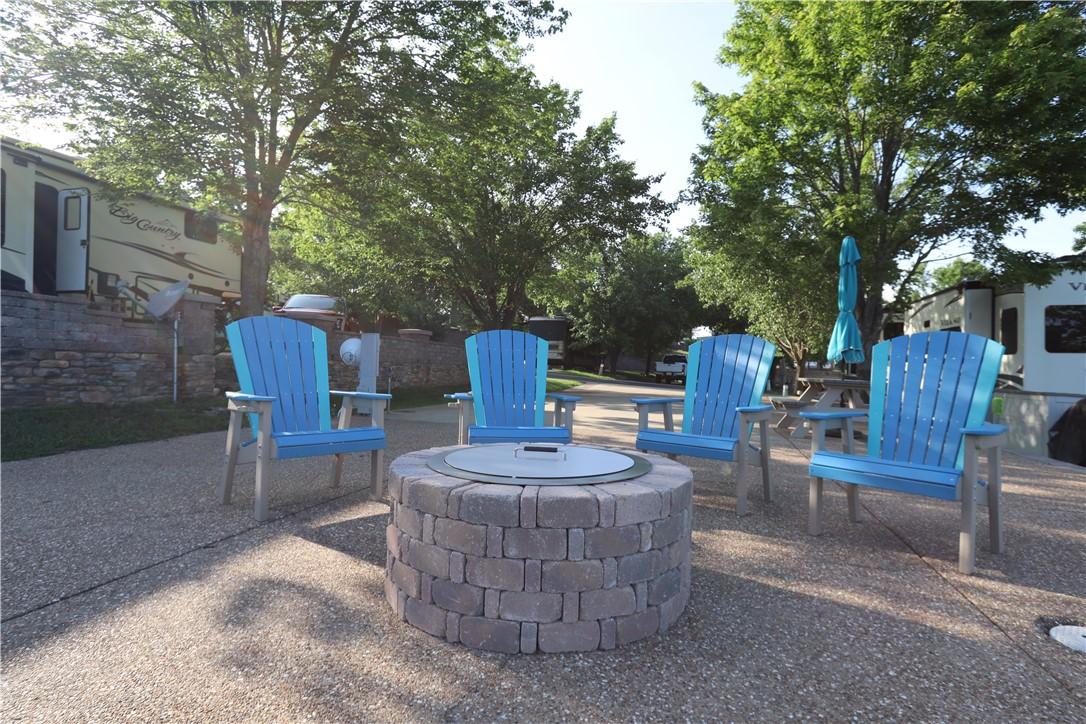 Image 4: Paved outdoor seating area featuring a circular st