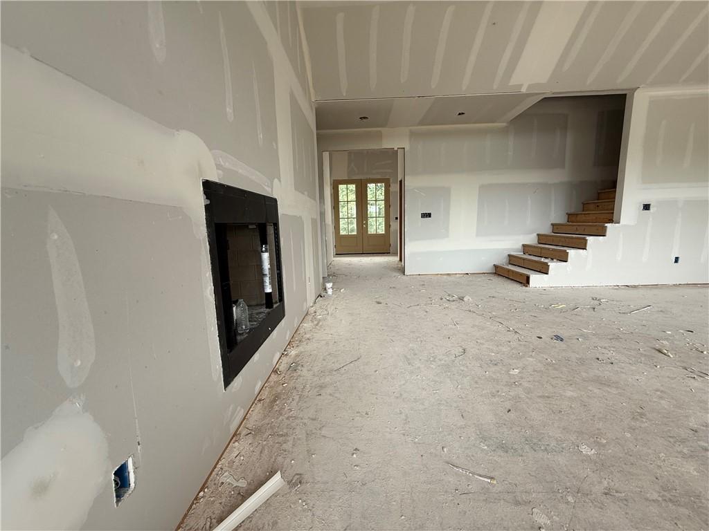Image 4: View from Living room towards Foyer