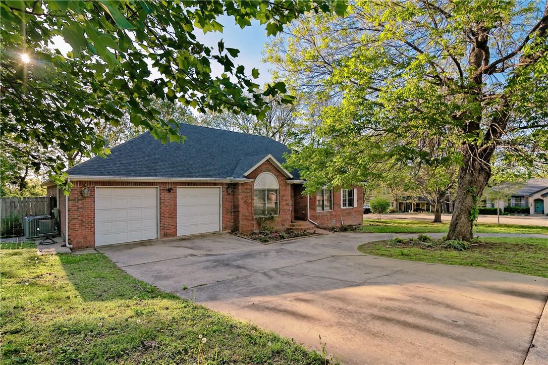 Image 3: 4700 Dean Pl
