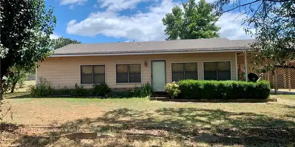 106 Lakeside Drive