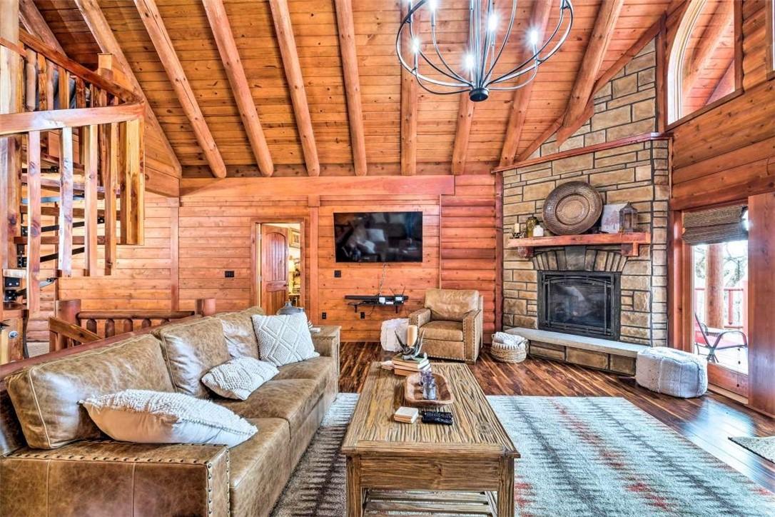 Image 2: Main Living