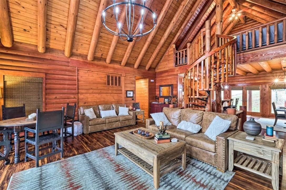 Image 3: Main Living