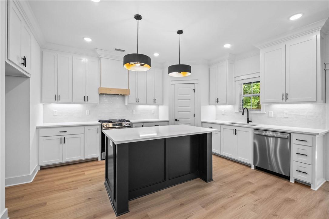 Image 3: Sample photo: Same plan, final finishes may vary
