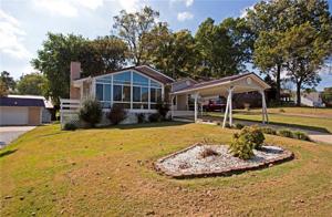 8061  N Lakeshore  DR