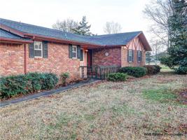 15765 Lakeview  DR