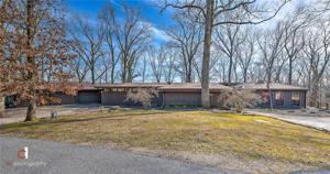 908 E Lakeview Drive