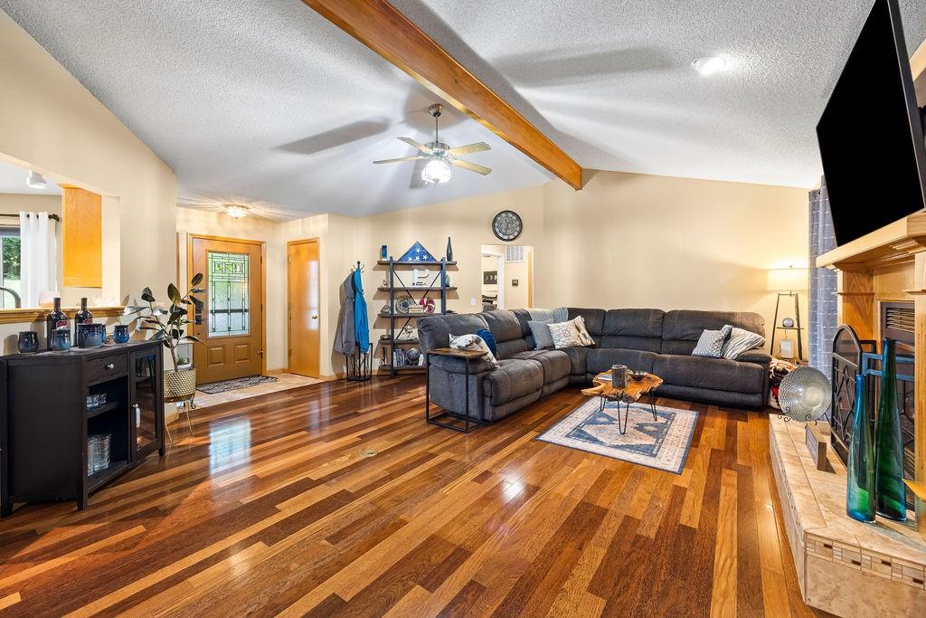 Image 3: Beautiful living room with hardwood floors