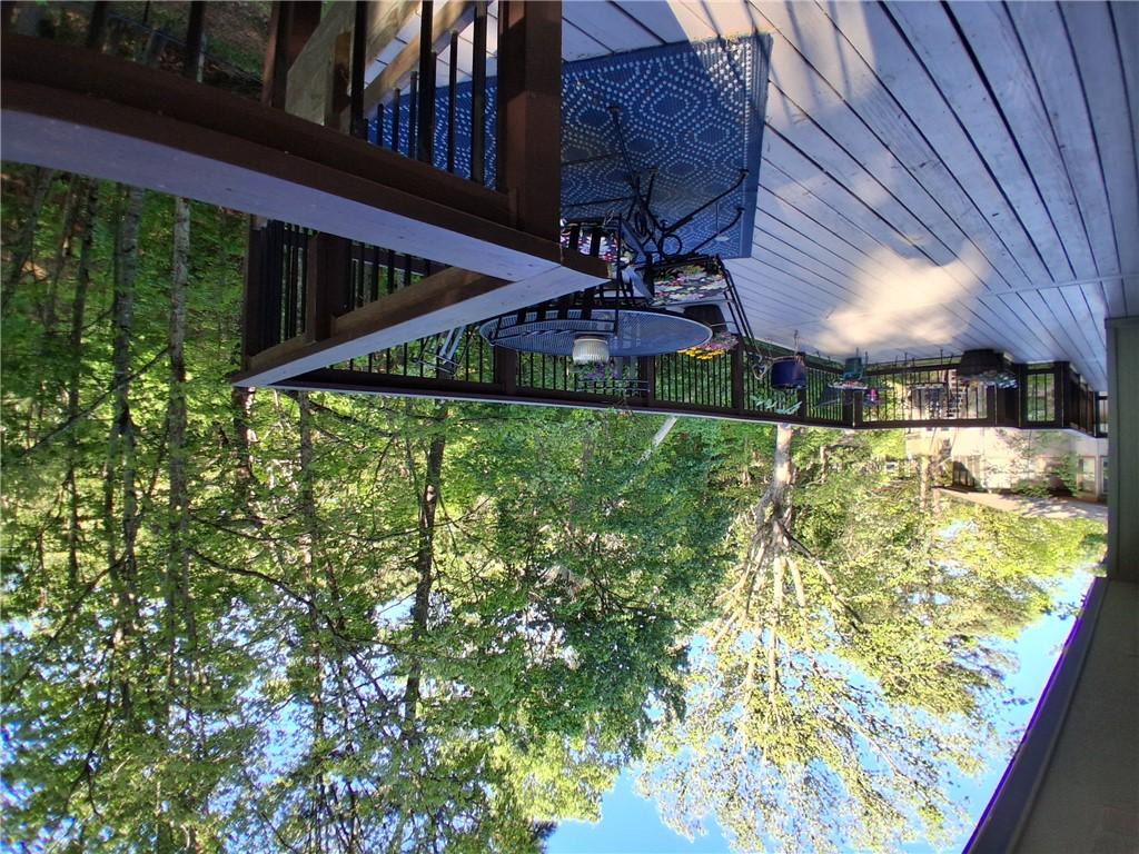 Image 1: Spacious outdoor deck