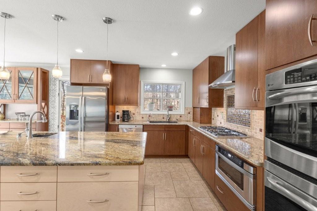 Image 2: Chefs kitchen for sure!