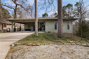 Image 4: Front view doesn't show how spacious this house it