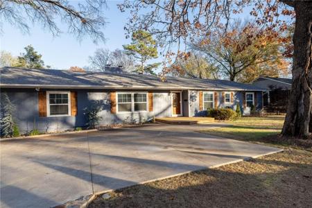 1136 N Hillcrest Avenue