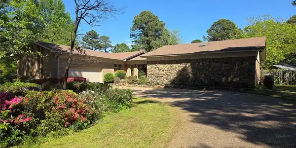 607 Old Post Road