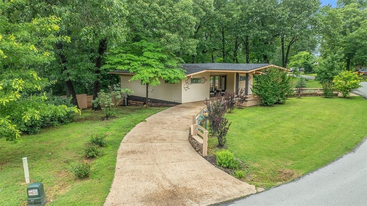 Image 4: Contemporary ranch-style home featuring a curved c