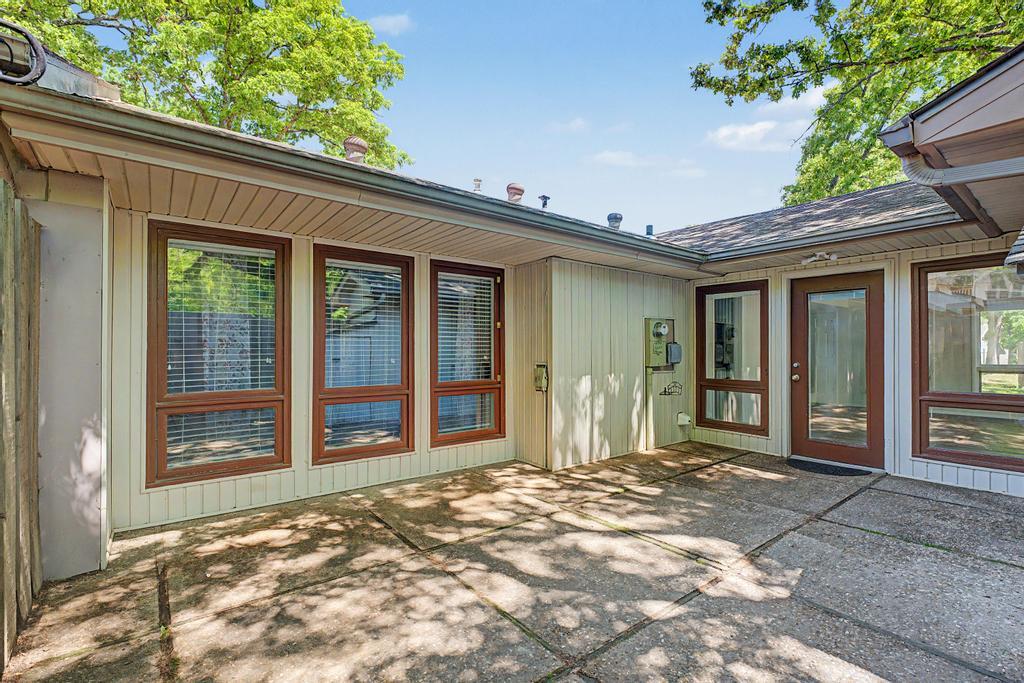Image 3: Step out of the game room to an Exterior patio fea