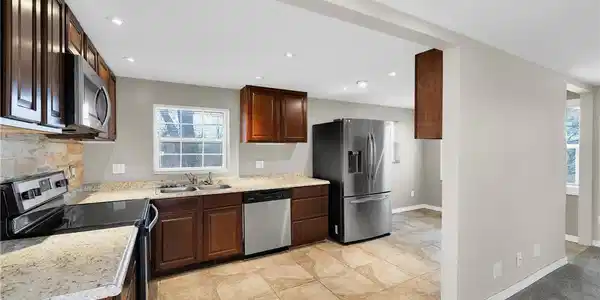 Image 2: Kitchen