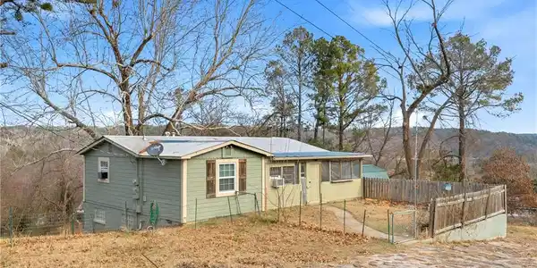 Image 4: Front of Home
