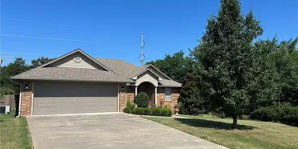 Image 3: Traditional-style residence featuring a brick faca