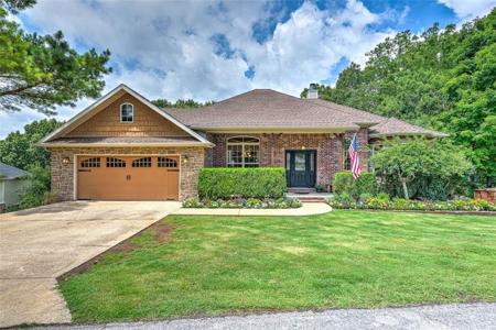8601 Apple Glen