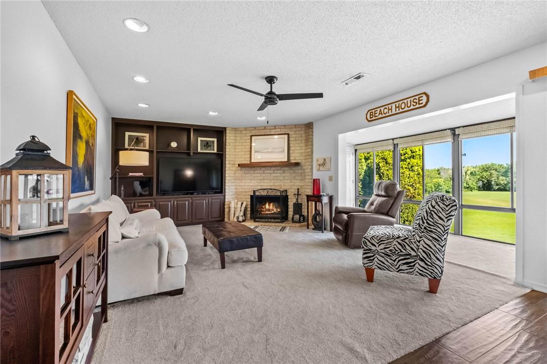 Image 3: Enjoy gathering with friends in the living room wi