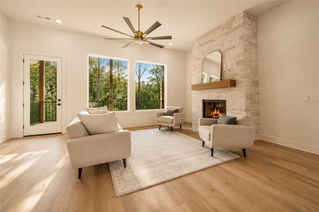 Image 2: Living room