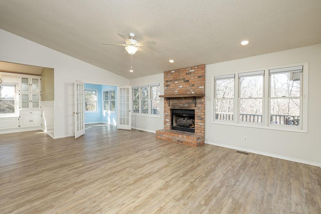 Image 3: Living Room