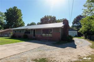 901 S Lake Sequoyah Drive