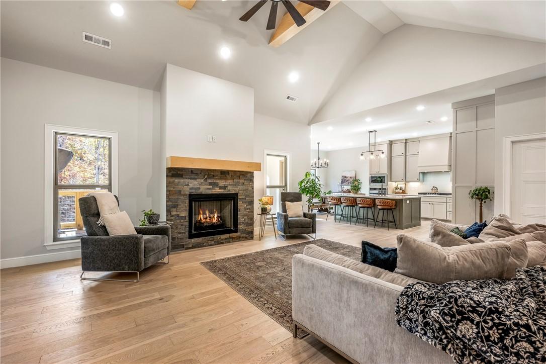 Image 4: Living room