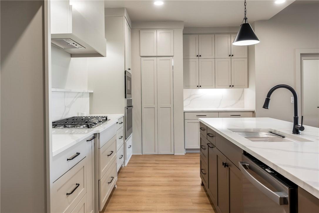 Image 4: Dual tone kitchen featuring dual tone cabinetry, h