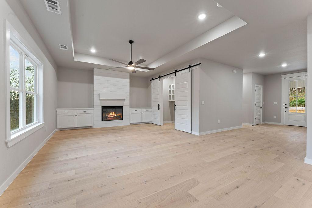 Image 4: Large open floor plan with beautiful 7" hand scrap