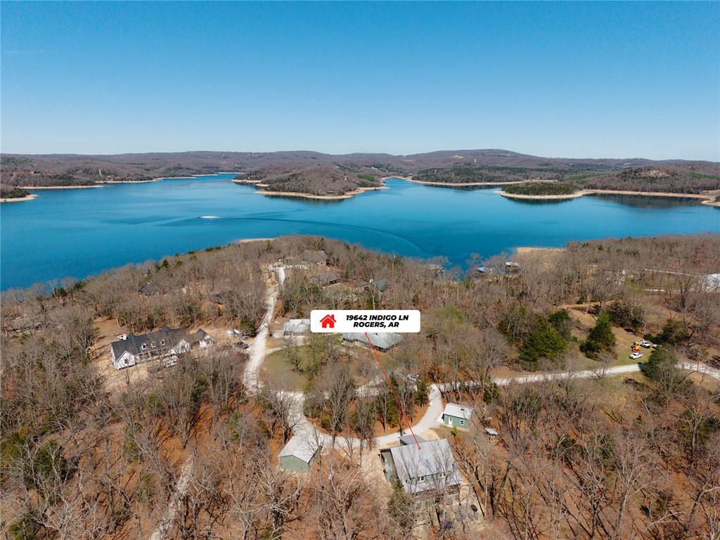 Image 2: Home located on Beaver Lake peninsula 10 min. driv