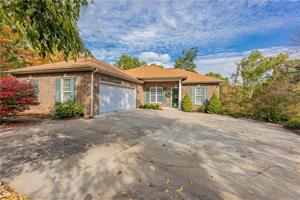 7 Donan Lane