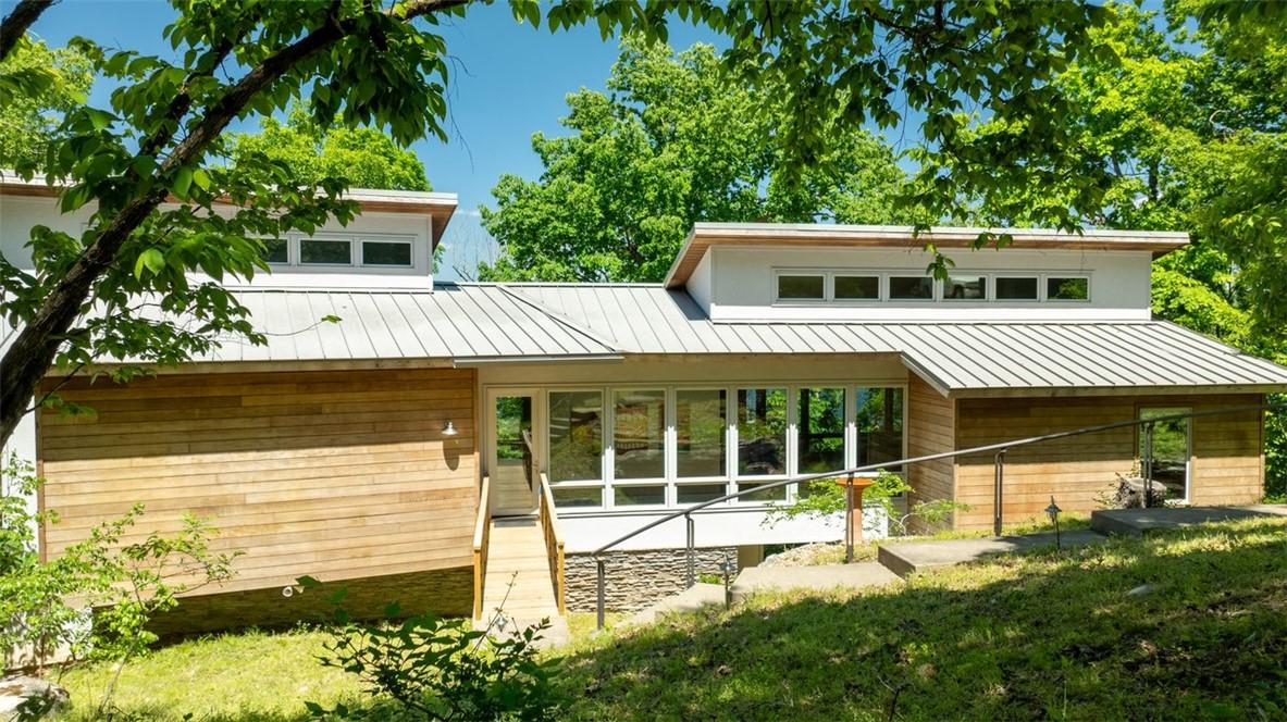 Image 3: Contemporary architecture featuring natural wood s
