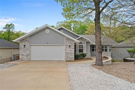 12 Lyndhurst Drive