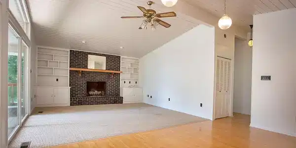 Image 3: Living room