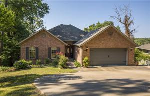 15 Deane Circle