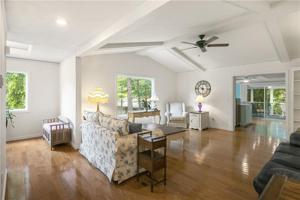 2 Lakeside Drive