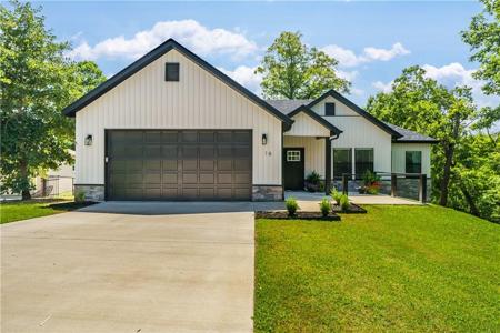 16 Hawthorn Lane