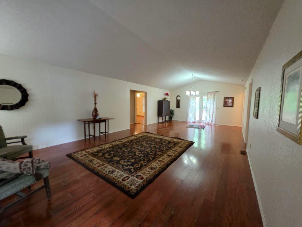 Image 3: Large open floorplan with vaulted ceilings Light &