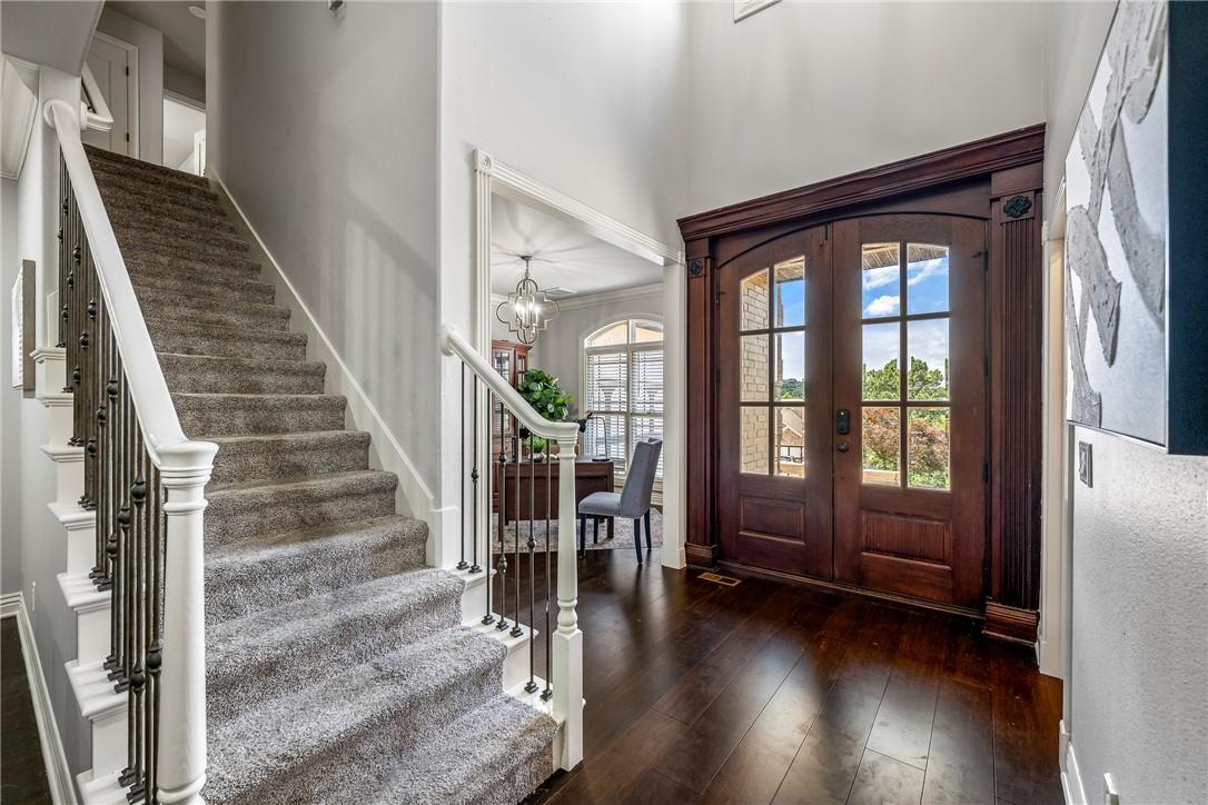 Image 2: Entrance foyer