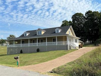 40 Lakeside Drive
