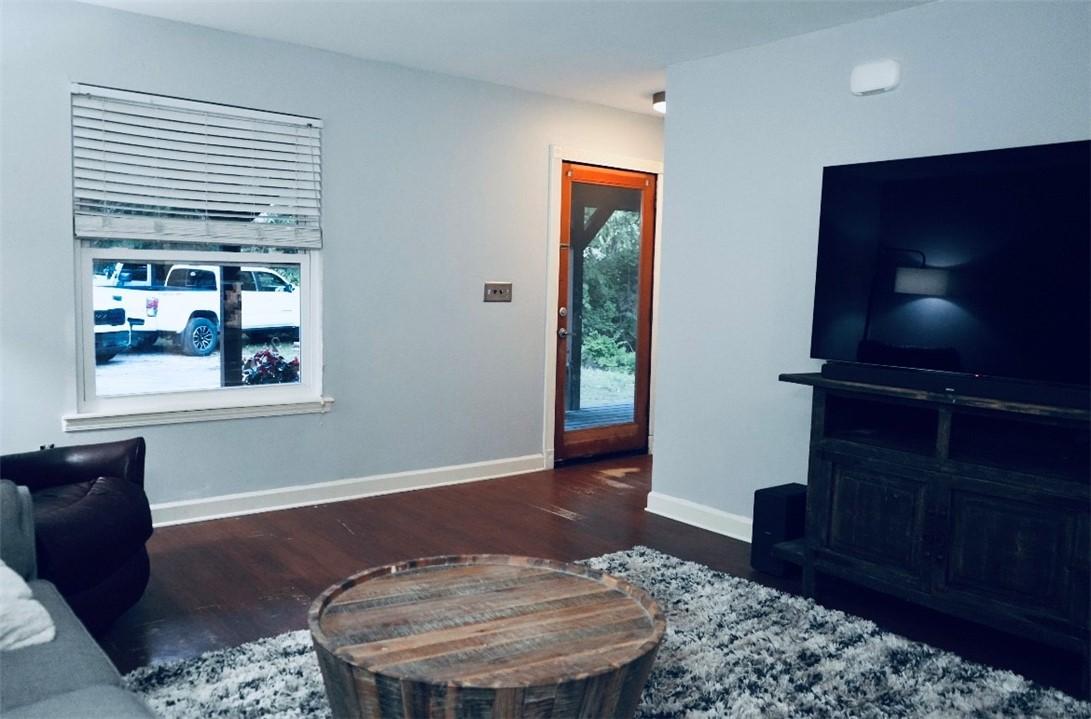 Image 1: Living Area